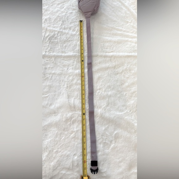 Adidas Lavender Quilted Waist Purse/ Fanny Pack w/ Adjustable Strap to 33”-34” - Picture 10 of 11